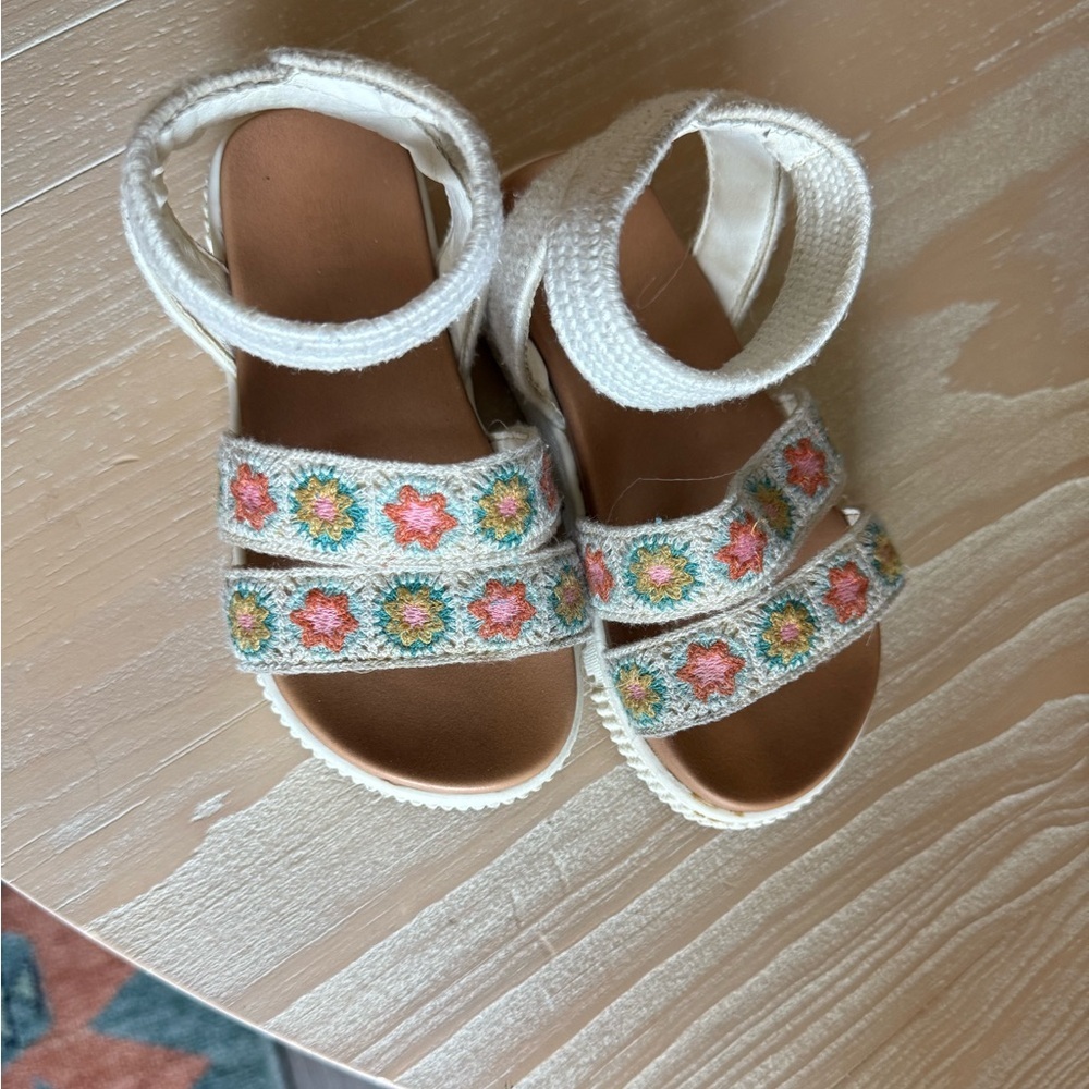 Mia|Baby girl, toddler off white Embroidered floral sandals in boho style•••8 - Picture 6 of 9